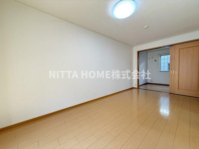 アルバローザの寝室|フローリングの室内で使い勝手もＧＯＯＤ♪