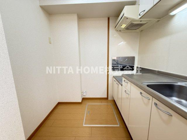 アルバローザの内装|床下収納付きで食品のストックにも便利です◎