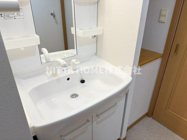 アルバローザの洗面所|独立洗面台を完備しています＊