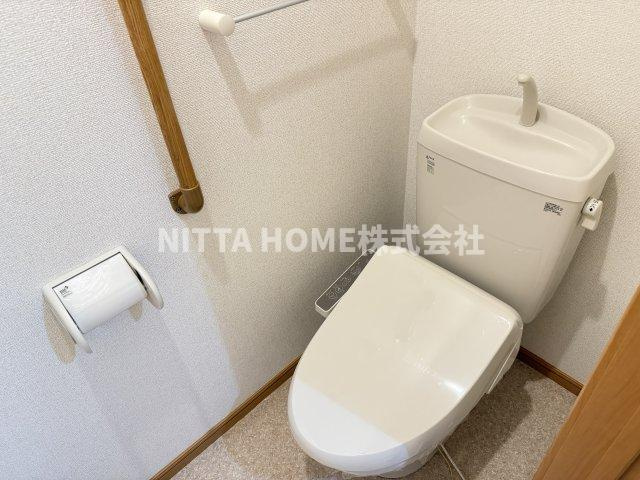 アルバローザのトイレ|ウォシュレットも付いています◇