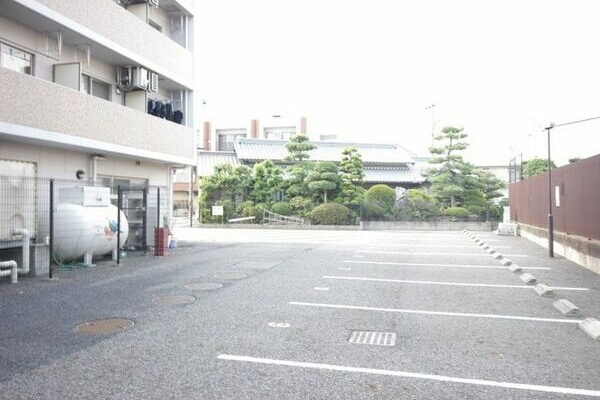 シュトルツ　　刈谷市近郊の賃貸ならクラスホーム刈谷店の駐車場