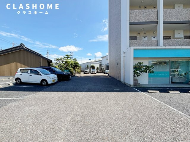 シュトルツ　　刈谷市近郊の賃貸ならクラスホーム刈谷店の駐車場