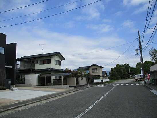 【前面道路含む現地写真】