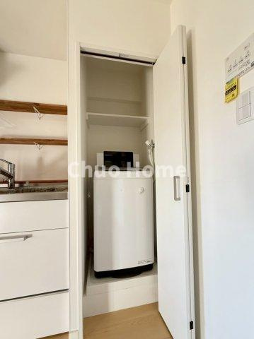 お花茶屋ローヤルコーポのランドリースペース|【ランドリースペース】担当者がスケールを持ち歩いておりますので、ご見学時には現在お使いの洗濯機などがきちんと収まるかなどもチェックして下さい。見学前に測っておくと非常に便利だと思います。