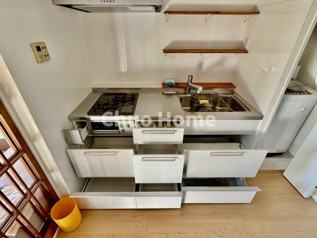 お花茶屋ローヤルコーポのキッチン|ワイドで収納豊富なシステムキッチン