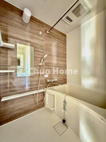 お花茶屋ローヤルコーポの浴室|【バスルーム】暖房換気乾燥機付きシステムバスルーム。暖房・冷風・換気・乾燥など、毎日を快適に過ごせるうれしい機能が揃っています。雨の日の洗濯物も安心です。