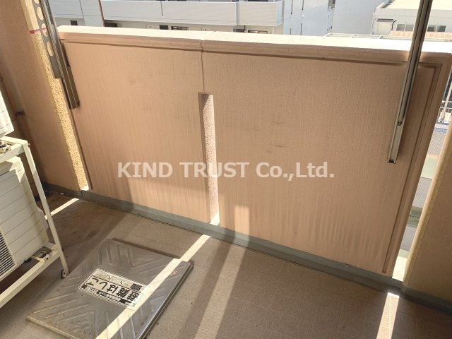 コンソラーレ同心のバルコニー|開放的で明るい空間を演出してくれるバルコニーです