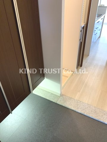 コンソラーレ同心の玄関|収納もある玄関です