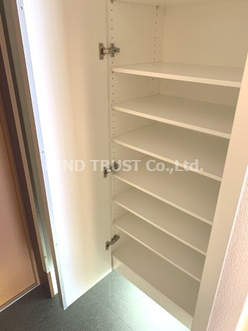 コンソラーレ同心の玄関|落ち着いた玄関です