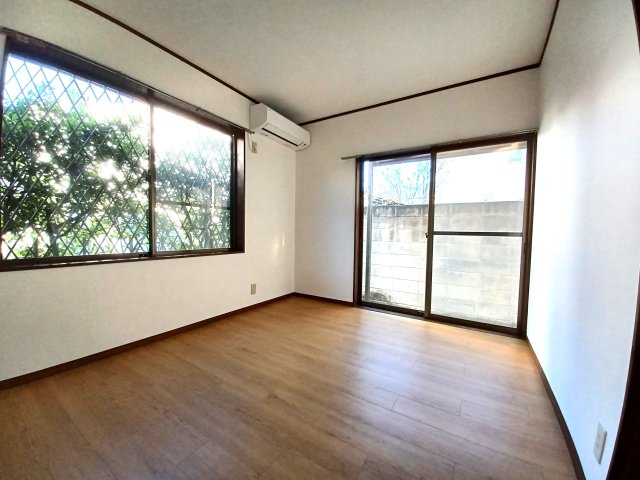 中央１８１４の洋室