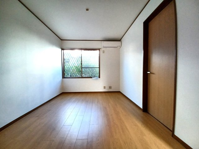 中央１８１４の洋室