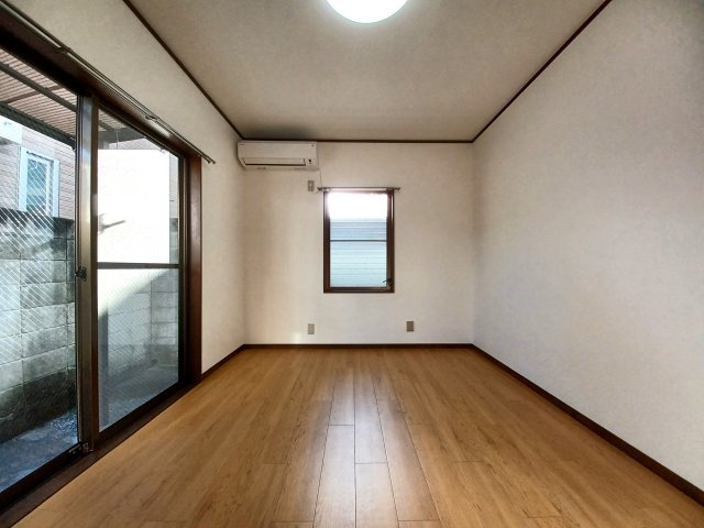 中央１８１４の玄関