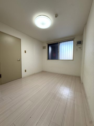 メゾンドルチェ円山の洋室