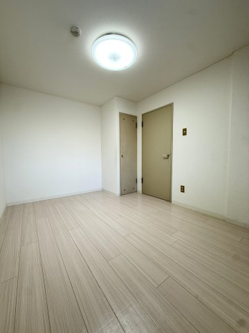 メゾンドルチェ円山の洋室