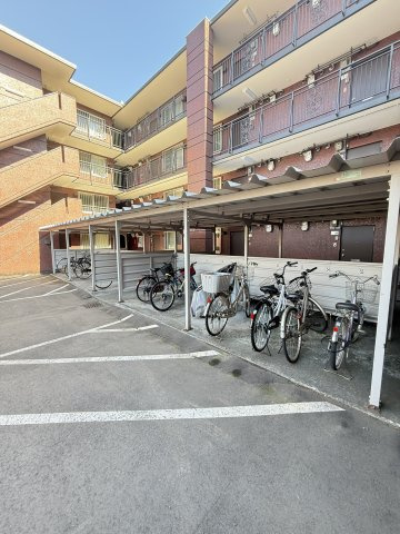 メゾンドルチェ円山の駐輪場