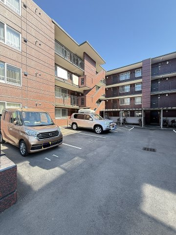 メゾンドルチェ円山の駐車場