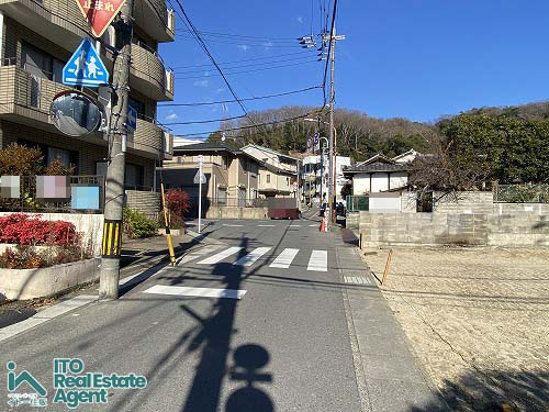 北白川仕伏町 新築戸建(1号地)の前面道路含む現地写真