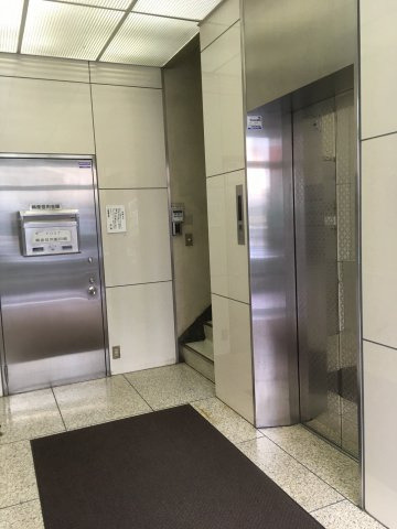 山京ビル本館のエントランス