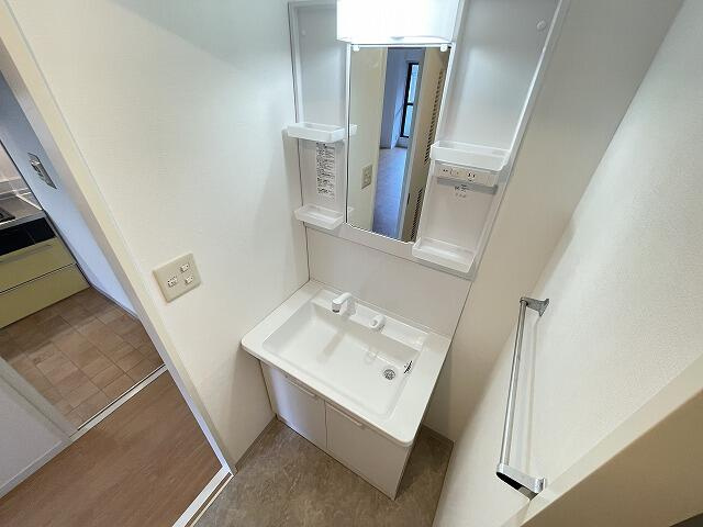 ファミールもえぎ野の独立洗面台|別部屋参考写真