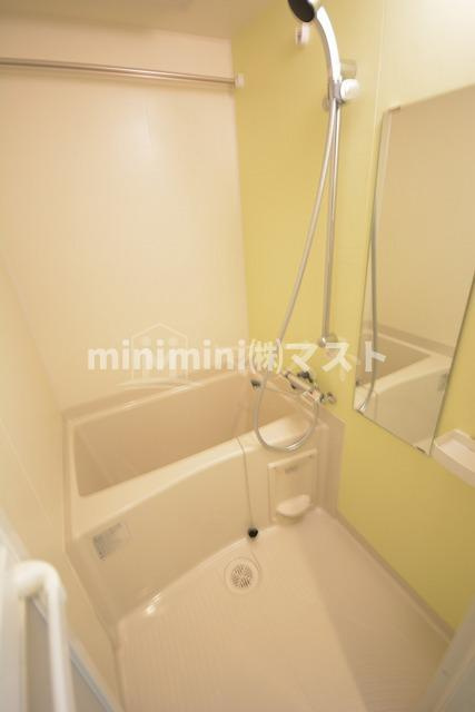 フォーリアライズ大阪ウエストベイの浴室