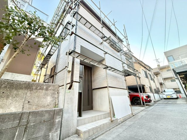世田谷区上祖師谷2丁目　中古戸建の前面道路含む現地写真|2026.01.09撮影

現地ご見学希望・資料請求などお気軽にお問い合わせ下さい！
03-5990-5201