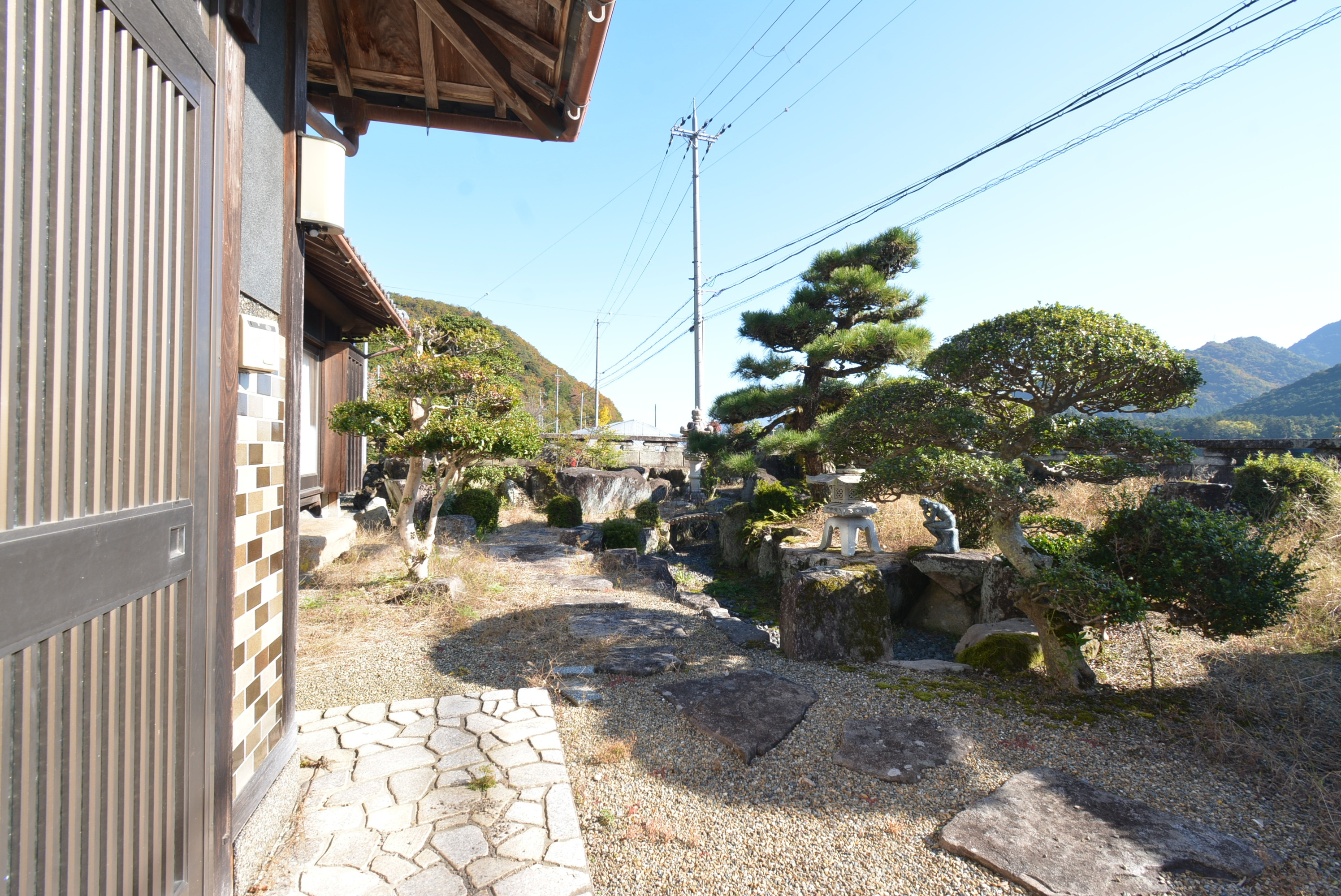 丹波市氷上町油利の中古一戸建の外観|前栽