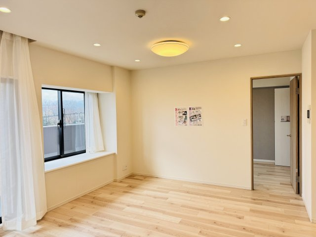 タウンズ八王子イーストウィングの居間・リビング|～16.4帖の明るいLDKで、家族団欒の時間をお過ごしいただけます～