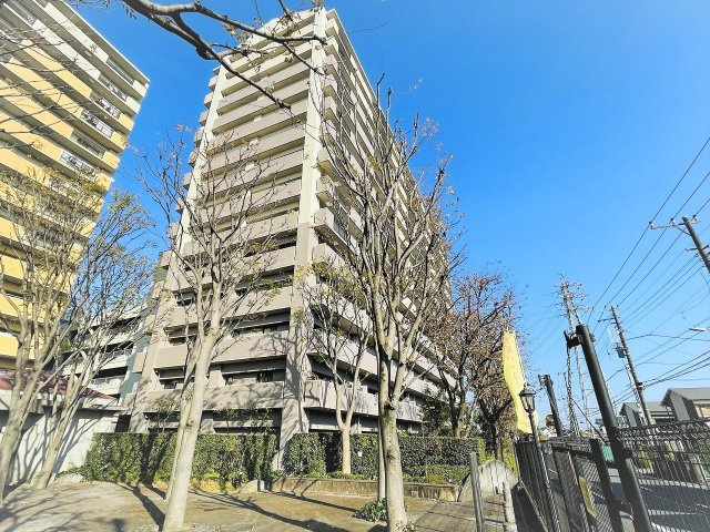 タウンズ八王子イーストウィングの外観|～狭間駅徒歩7分・高尾駅徒歩20分　徒歩圏内に商業施設が充実しているマンションです～