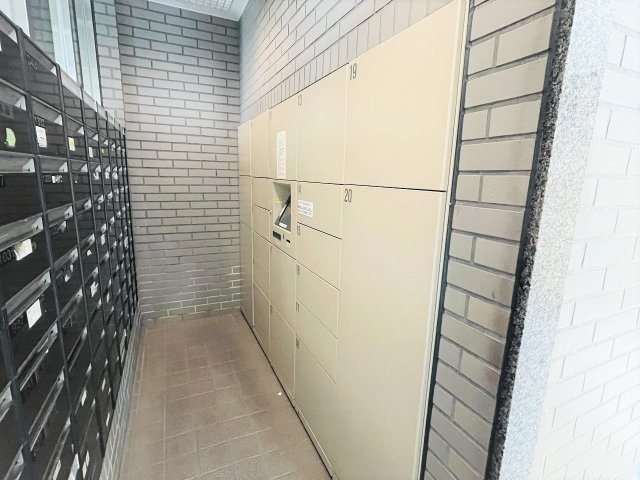 タウンズ八王子イーストウィングの設備|～不在時の荷物受け取りに大変便利な宅配BOX～