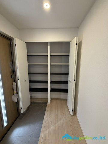 平塚市山下第14　新築戸建　全1棟1号棟の玄関