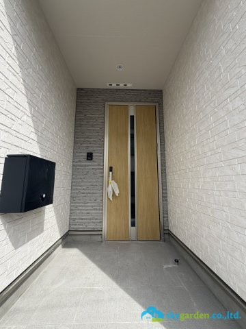 平塚市山下第14　新築戸建　全1棟1号棟の玄関