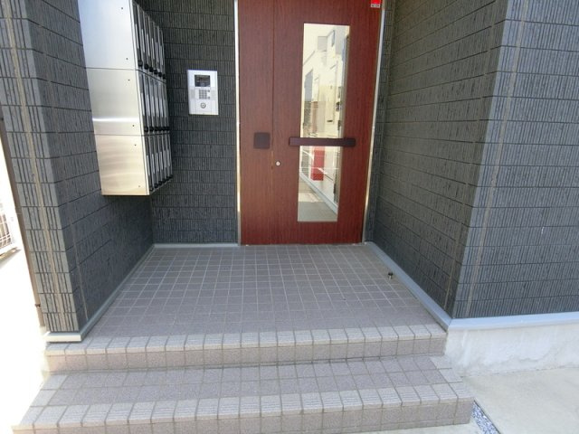 リブリ・SKY'S THE LIMITのエントランス