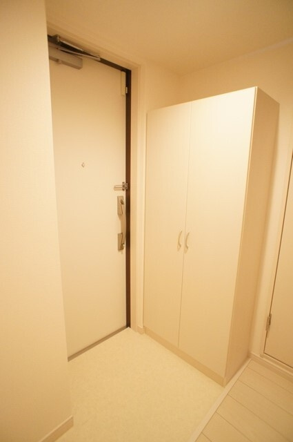 リブリ・SKY'S THE LIMITの玄関