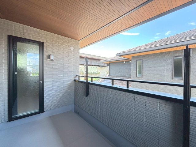 タマタウン　大垣市中曽根町（静里小）　全4区画分譲のバルコニー|バルコニーは南向きで洗濯物もよく乾きます！強度と表面積硬度を持つFPRで防水しています。