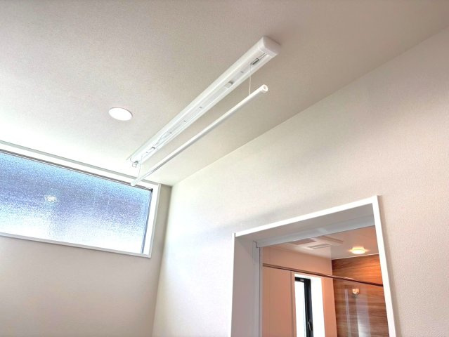 タマタウン　大垣市中曽根町（静里小）　全4区画分譲の設備|花粉や雨の日も安心の室内物干し。毎日の洗濯をストレスフリーに変える便利アイテムです。