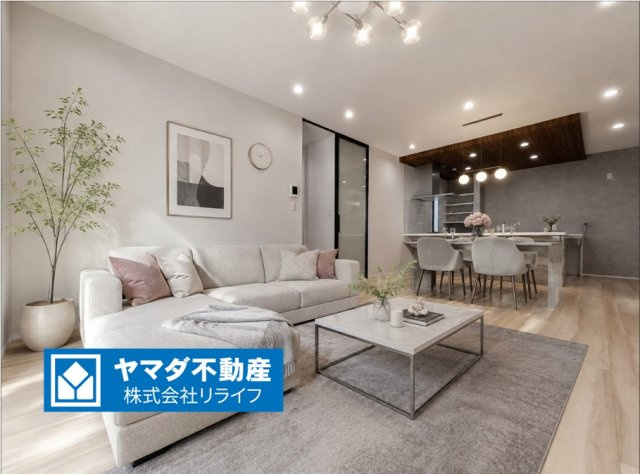 タマタウン　大垣市中曽根町（静里小）　全4区画分譲の居間・リビング|※家具はCGによるイメージ　明るい日差しをふんだんに取り込んだリビングダイニングは家族の笑顔につつまれた素敵な空間になります。

