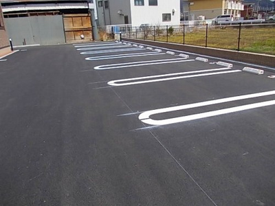 【駐車場】 | フィオレンティーナⅢ | 駐車場完備です