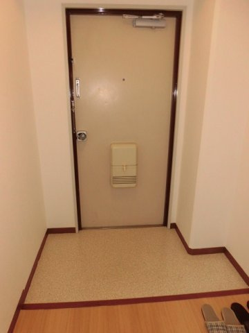 大阪市中央区内淡路町１丁目の賃貸マンションの玄関