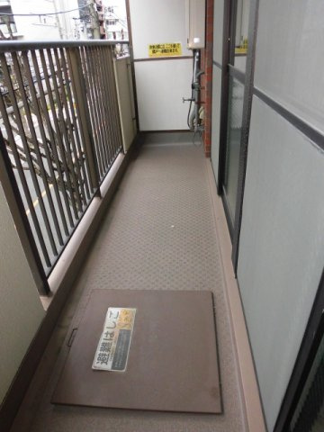 大阪市中央区内淡路町１丁目の賃貸マンションのバルコニー