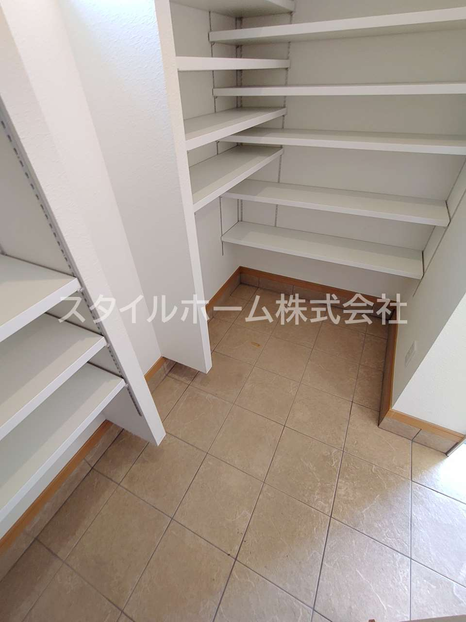 サウシア　Aの玄関