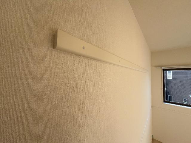 サンローズⅡの設備|壁掛けハンガーラック