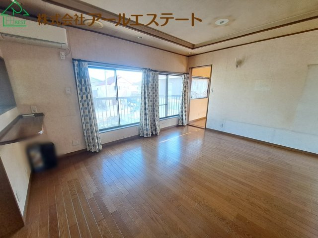 加古川市加古川町備後　　　　山陽電鉄「尾上の松駅」徒歩18分の居間・リビング