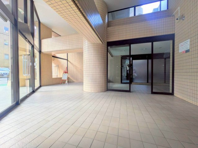 ロータリーライフ石川町のロビー