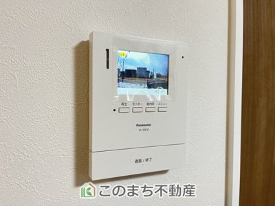 【設備】 | ワイウッドコート小山市中久喜第1期　1号棟 | モニタ付きインターホンで防犯面もしっかり安心♪