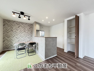 【キッチン】 | ワイウッドコート小山市中久喜第1期　1号棟 | 同社施工物件の写真です。※建具やフローリング、その他仕様が違う場合がございます。