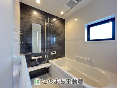 【浴室】 | ワイウッドコート小山市中久喜第1期　1号棟 | 同社施工物件の写真です。※建具やフローリング、その他仕様が異なる場合がございます。