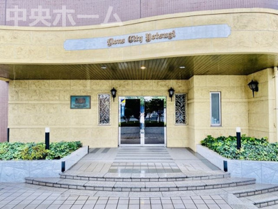 【エントランス】 | ライオンズシティ四ツ木 | 【エントランス】マンションのエントランスは、その物件の印象を決める、顔とも言える場所です。毎日通る場所ですからきれいなのが一番です。エントランス内はオートロックですので暮らしの安全も確保されています。