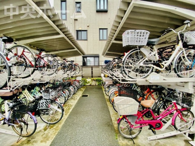 【駐輪場】 | ライオンズシティ四ツ木 | 【自転車置き場】最新の空き状況や費用などの詳細は担当スタッフまでお問い合わせください。