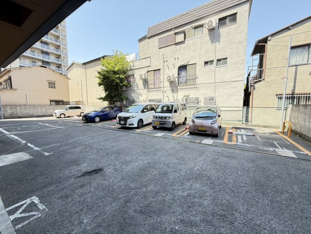 インターナショナル関目の駐車場