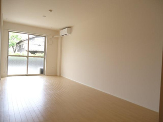 【居間・リビング】 | ロイヤルレジデンス | 【ロイヤルレジデンス】広々リビングです